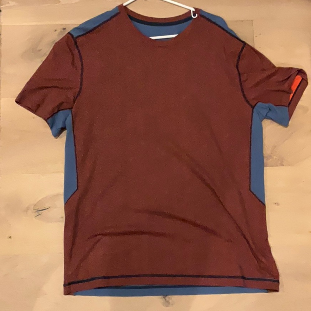 Lululemon tshirt